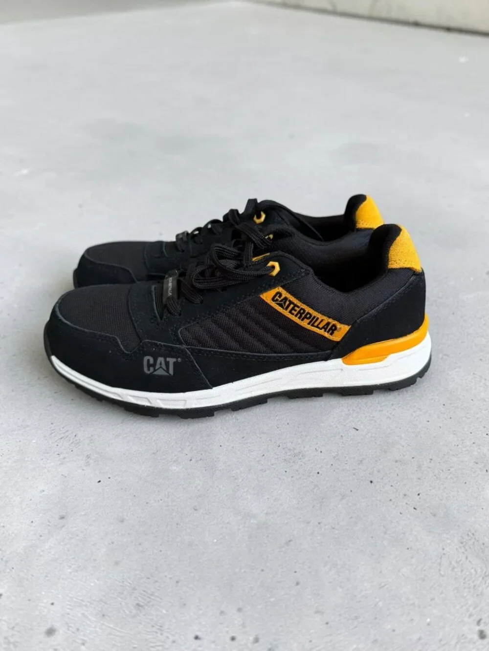 CATERPILLAR Men’s Black Yellow Sneakers Size 8.5